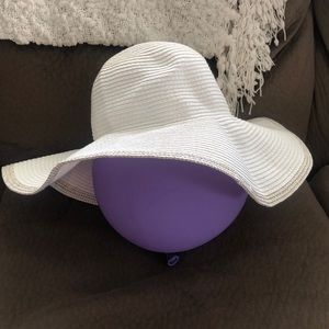 Floppy beach hat